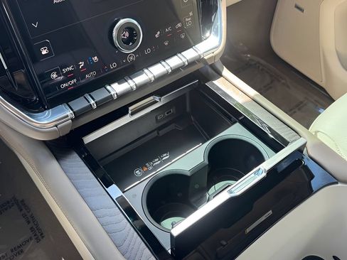 Used 2025 GMC Yukon Denali w/ Sun & Power Step Package RWD image 27