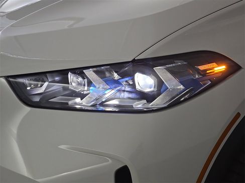 Used 2025 BMW X5 xDrive40i w/ Parking Assistance Package image 34