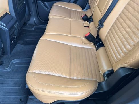 Used 2018 Land Rover Discovery Sport HSE Luxury image 28