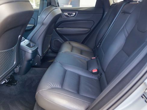 Used 2025 Volvo XC60 B5 Plus image 19