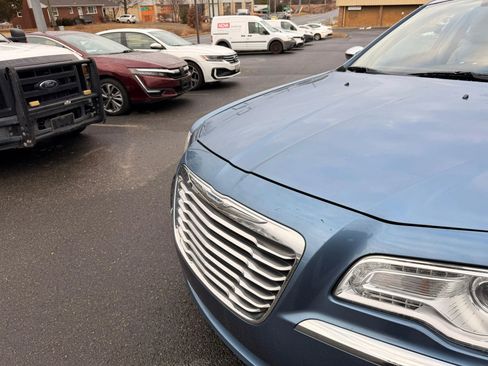 Used 2011 Chrysler 300 Limited image 20