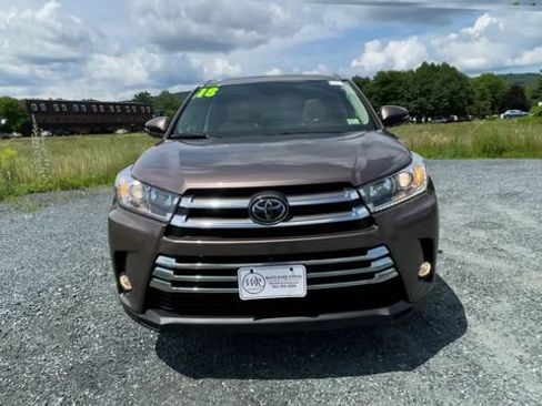 Certified 2018 Toyota Highlander Limited Platinum w/ Carpet Mat Package (TMS) AWD/4WD image 3