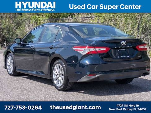 Used 2018 Toyota Camry LE FWD image 3