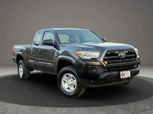 Used 2016 Toyota Tacoma SR RWD image 2