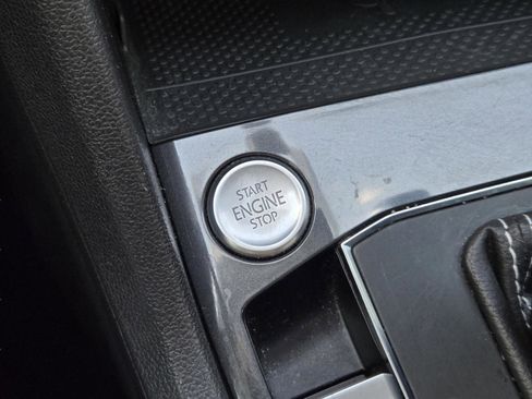 Used 2021 Volkswagen Tiguan SE FWD image 18