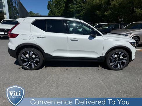 New 2026 Volvo XC40 B5 Plus w/ Climate Package AWD/4WD image 9