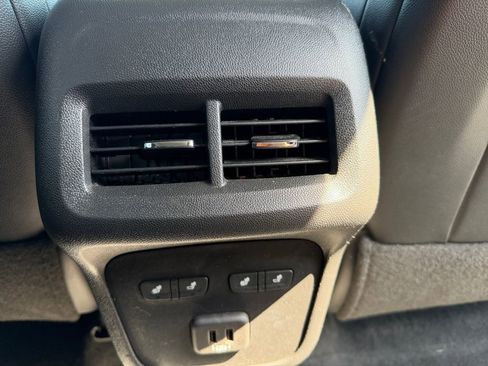 Used 2023 Chevrolet Equinox Premier AWD/4WD image 16