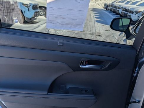 Certified 2024 Toyota Highlander XLE image 14