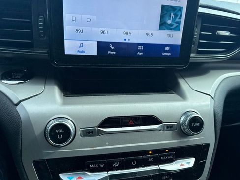 Used 2023 Ford Explorer XLT RWD image 12