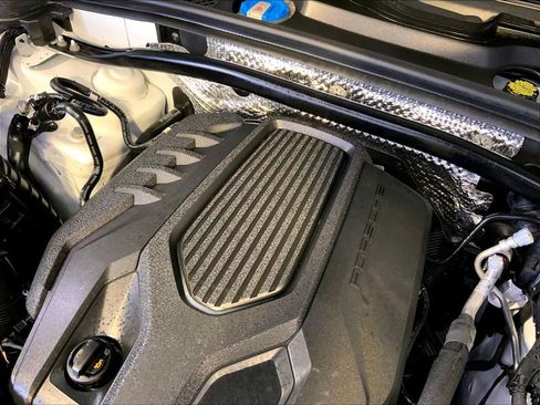 Certified 2026 Porsche Macan AWD/4WD image 33