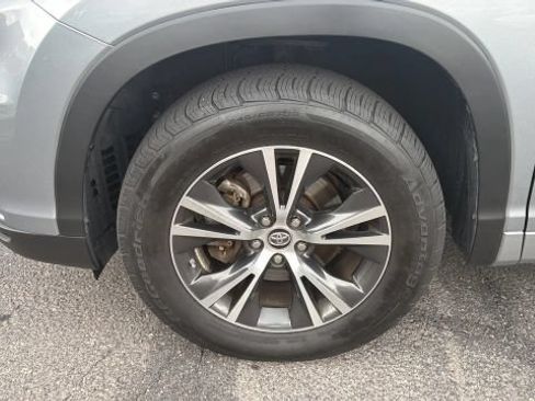 Used 2016 Toyota Highlander XLE FWD image 9