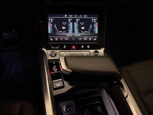 Certified 2021 Audi e-tron Premium Plus w/ Premium Plus Package AWD/4WD image 22