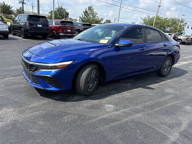 Used 2024 Hyundai Elantra SEL FWD image 9