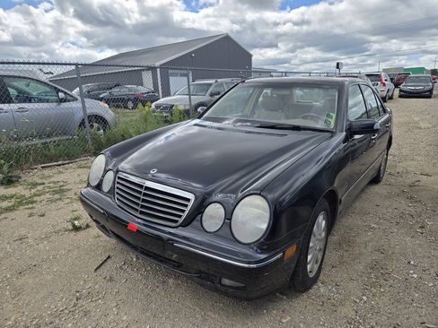Used 2000 Mercedes-Benz E 320 4MATIC Sedan image 1