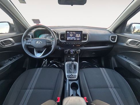 Certified 2025 Hyundai Venue SEL image 13