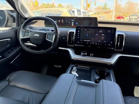 Used 2025 Ford Expedition Platinum w/ Driver's Package image 8