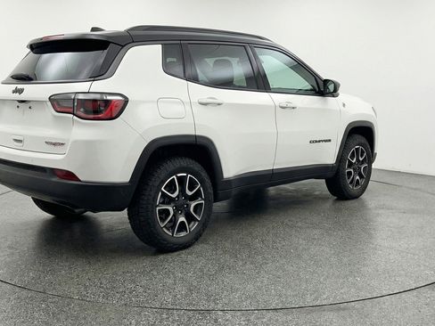 Used 2025 Jeep Compass Trailhawk AWD/4WD image 9
