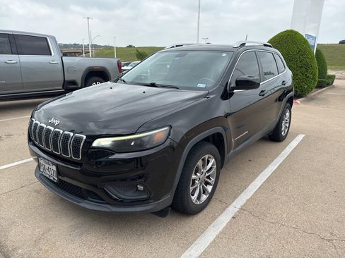 Used 2019 Jeep Cherokee Latitude Plus w/ Comfort/Convenience Group FWD image 1