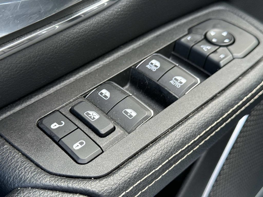Used 2026 RAM 1500 Laramie AWD/4WD image 29