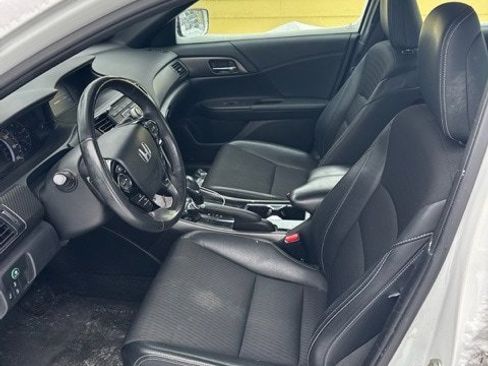 Used 2017 Honda Accord Sport image 9