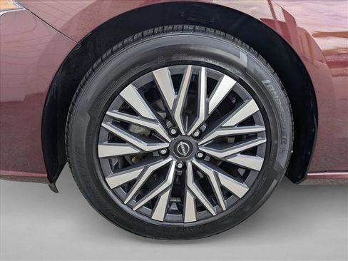 Used 2024 Nissan Altima 2.5 SV FWD image 23