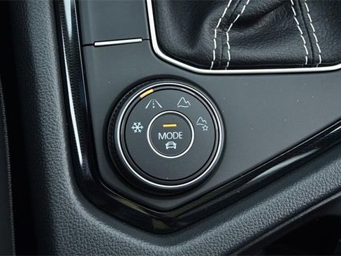 New 2025 Volkswagen Taos SEL image 17