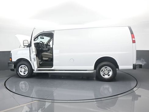 Used 2024 Chevrolet Express 2500 w/ Driver Convenience Package image 65