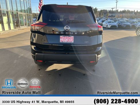 Used 2024 Nissan Rogue S image 7