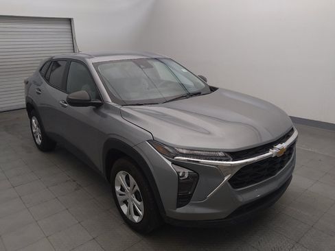Used 2025 Chevrolet Trax LS FWD image 13