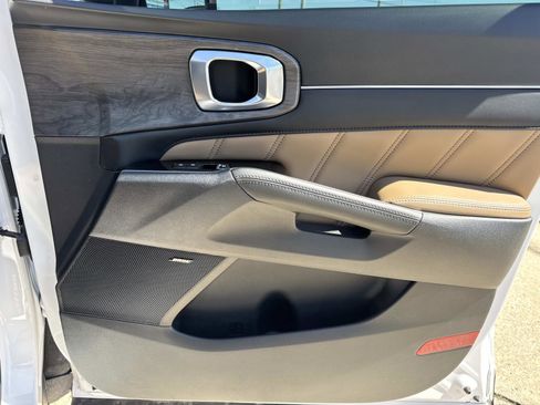 Used 2025 Kia Sorento SX Prestige w/ Olive Brown Leather Package image 14