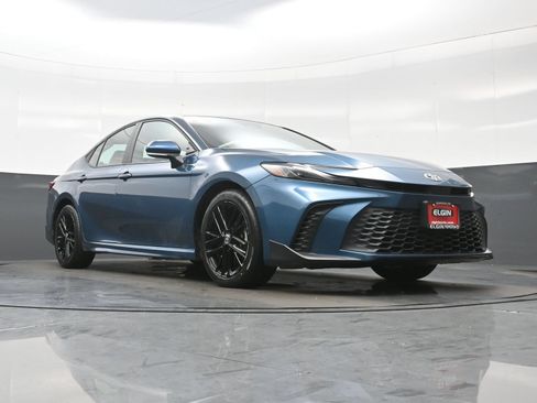 Used 2025 Toyota Camry SE FWD image 27