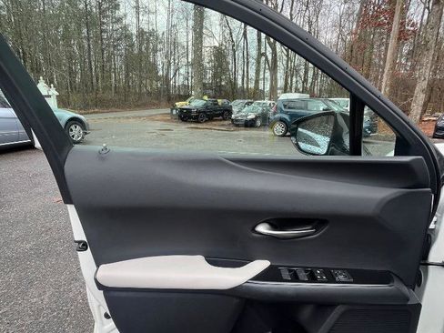 Used 2021 Lexus UX 200 w/ Premium Package image 18