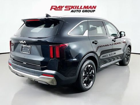 Used 2024 Kia Sorento S image 7