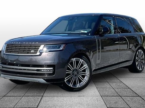 Used 2024 Land Rover Range Rover Long Wheelbase SE image 4