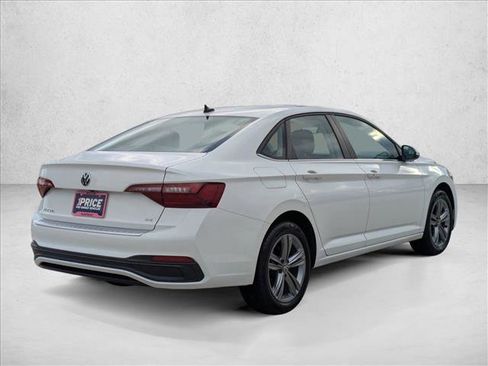 Used 2024 Volkswagen Jetta SE image 2