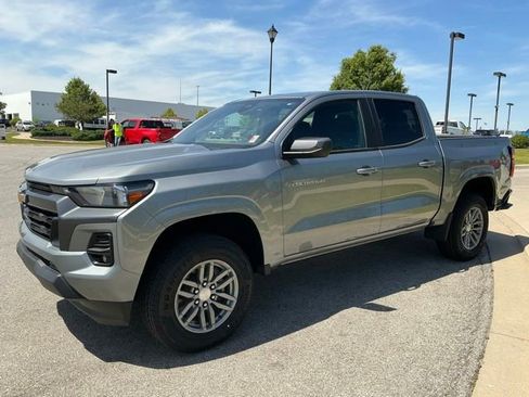 Used 2024 Chevrolet Colorado LT w/ LT Convenience Package II AWD/4WD image 3