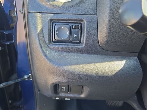 Used 2019 Nissan Versa SV FWD image 10
