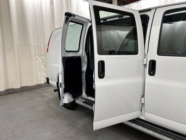 Used 2025 GMC Savana 2500 w/ Driver Convenience Package RWD image 15
