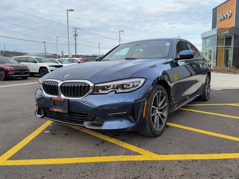 Used 2021 BMW 330i xDrive Sedan w/ Premium Package image 3