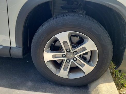 Used 2025 Honda Pilot EX-L image 2