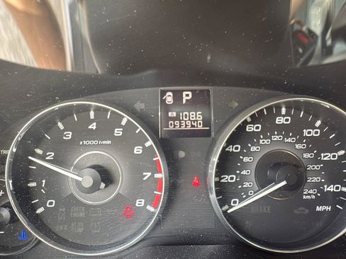 Used 2011 Subaru Legacy 2.5i Premium AWD/4WD image 16