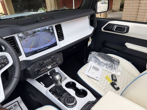 Used 2025 Ford Bronco Outer Banks image 37