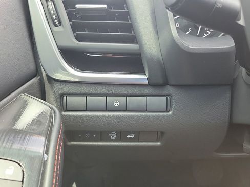 Used 2025 Nissan Rogue SV AWD/4WD image 14