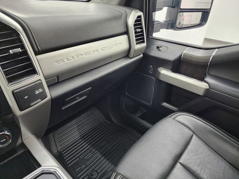 Used 2021 Ford F250 Lariat image 12