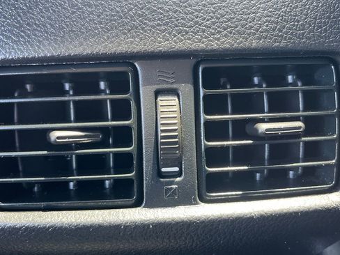 Used 2014 Subaru Outback 2.5i Limited w/ Moonroof Package AWD/4WD image 19