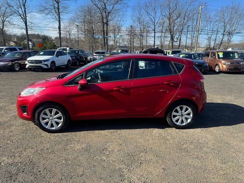 Used 2011 Ford Fiesta SE w/ 202A Rapid Spec Order Code image 4