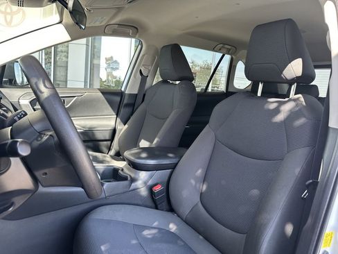 Certified 2022 Toyota RAV4 LE FWD image 9