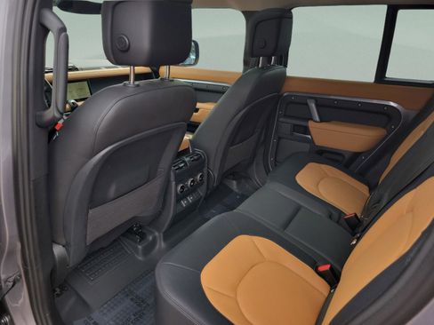 Used 2024 Land Rover Defender 110 X-Dynamic SE image 24