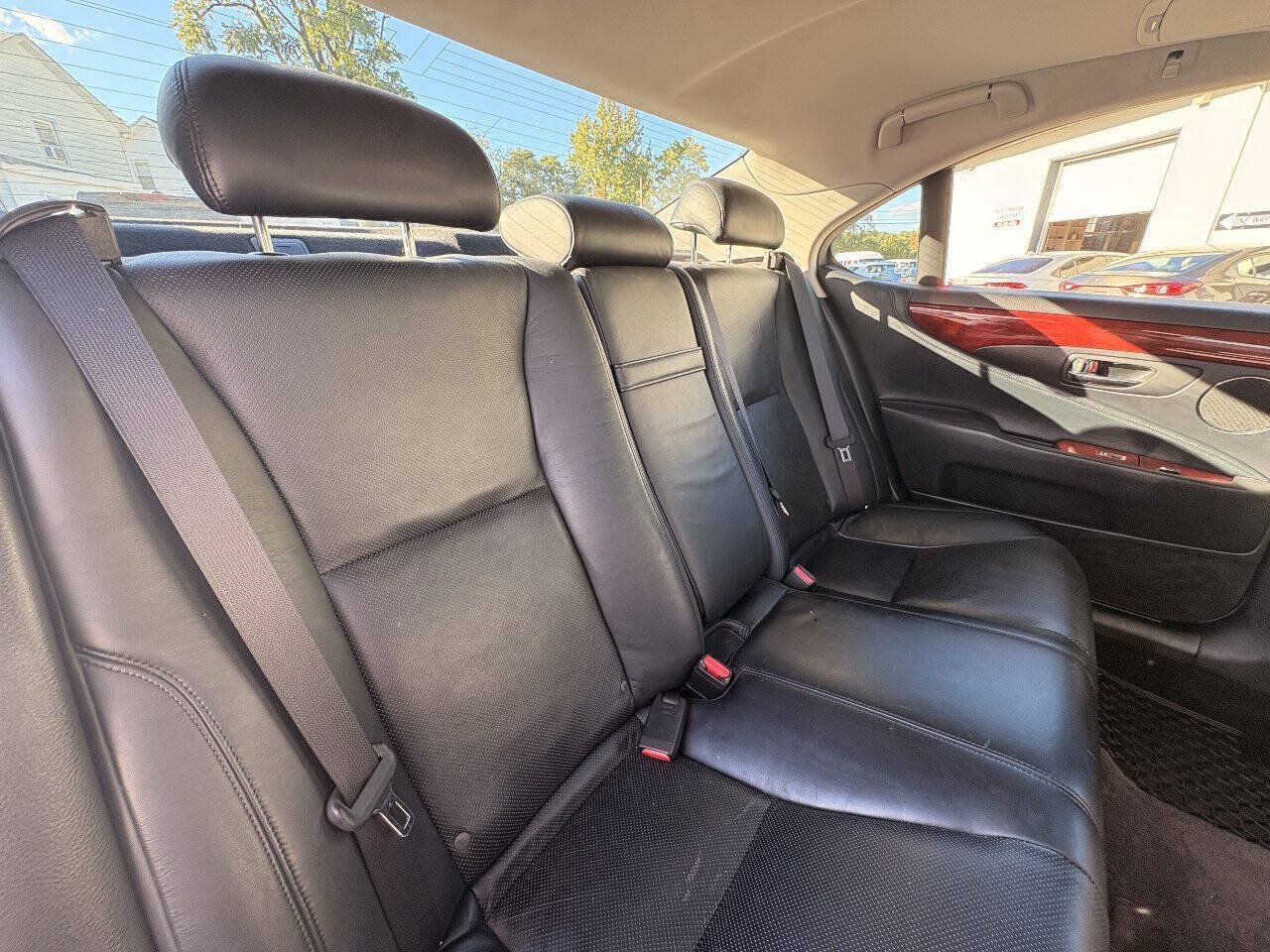 Used 2012 Lexus LS 460 AWD w/ Comfort Pkg image 19