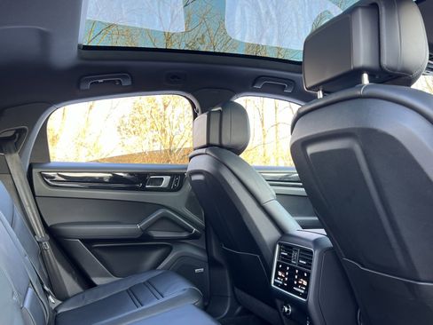 Certified 2021 Porsche Cayenne Coupe image 21